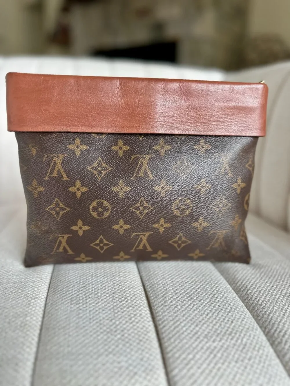 Authentic Louis Vuitton Tuileries Pochette Monogram